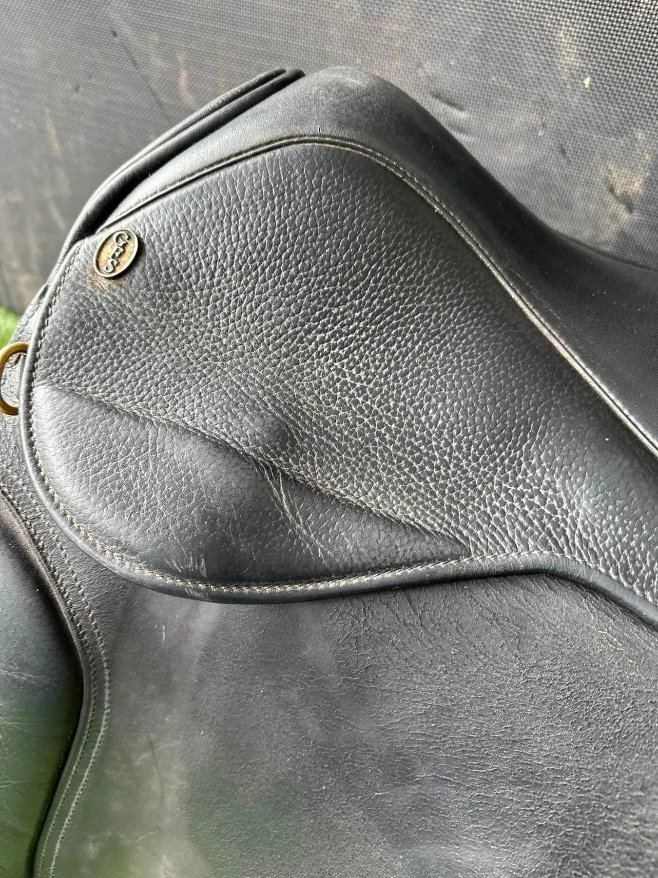 18” GFS fieldhouse saddle black leather wide fit🩷