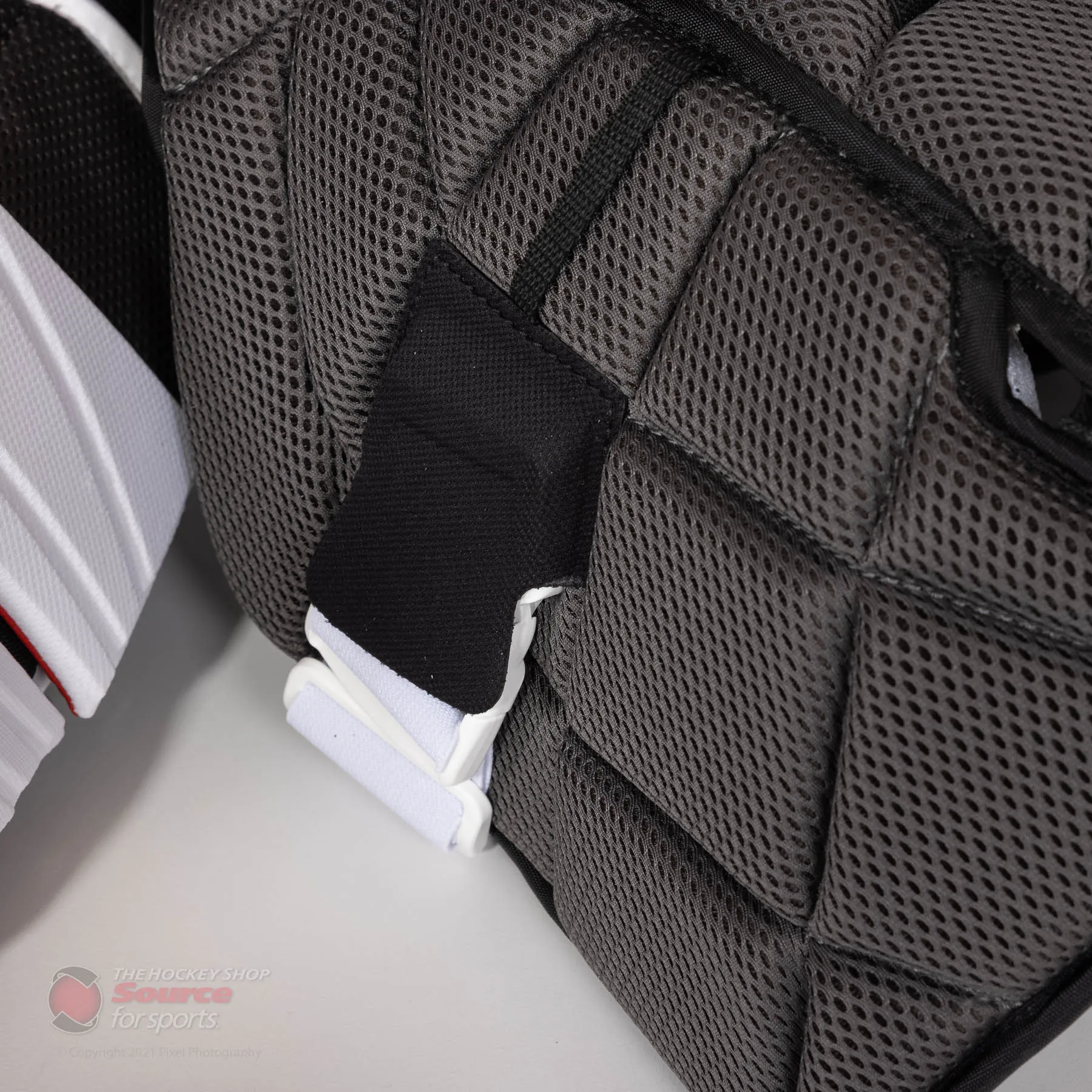 CCM Extreme Flex 5 Senior Chest & Arm Protector - White / Grey / Red