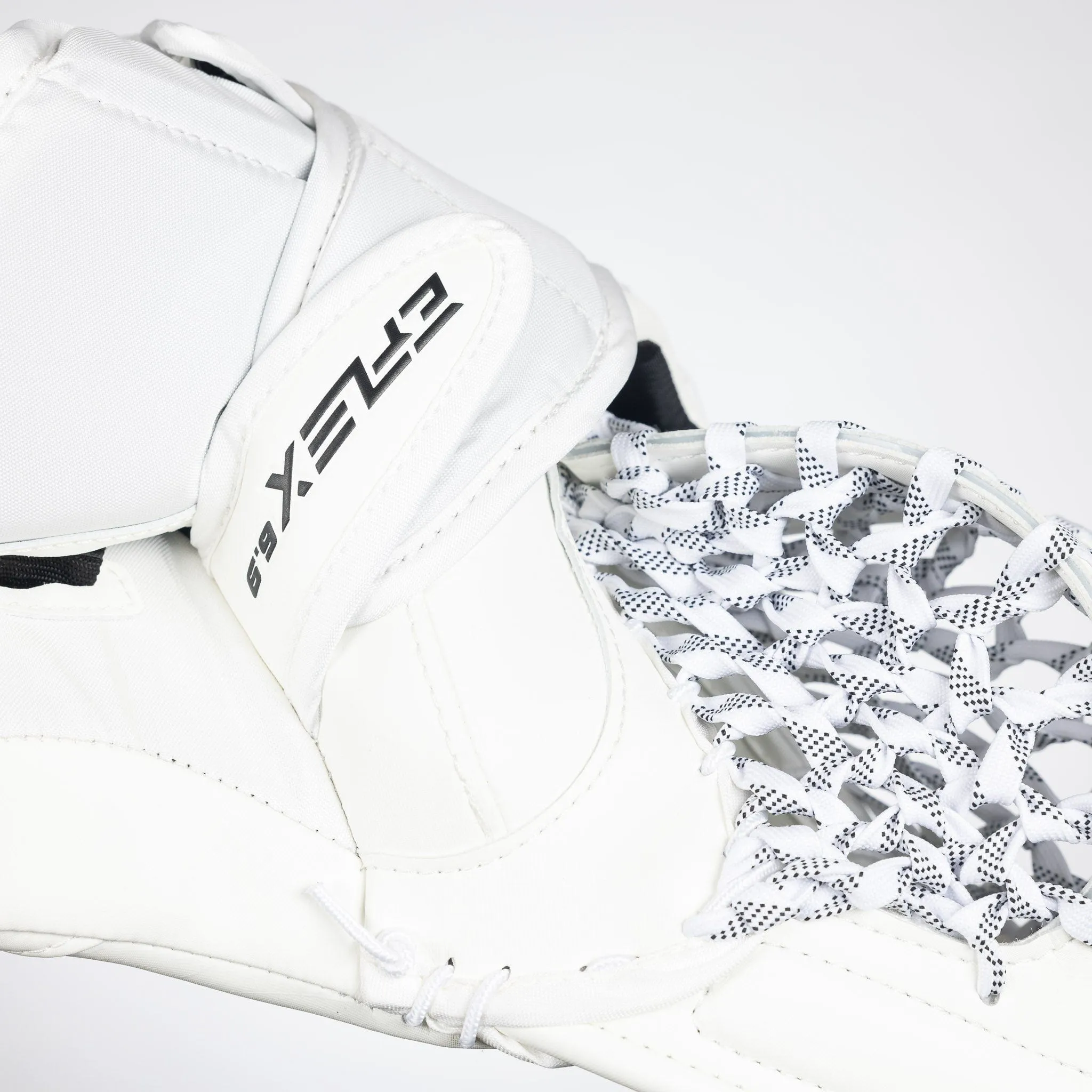 CCM Extreme Flex E6.9 Intermediate Goalie Catcher - Source Exclusive