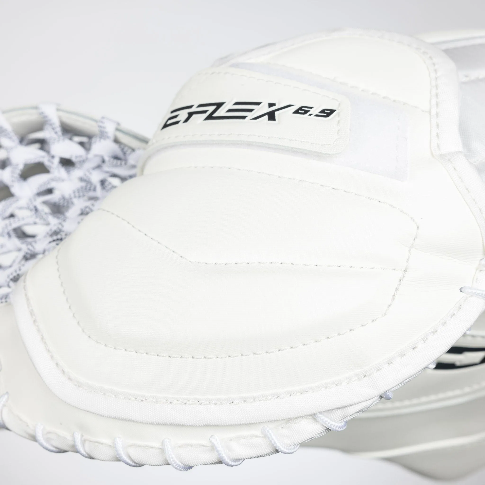 CCM Extreme Flex E6.9 Intermediate Goalie Catcher - Source Exclusive