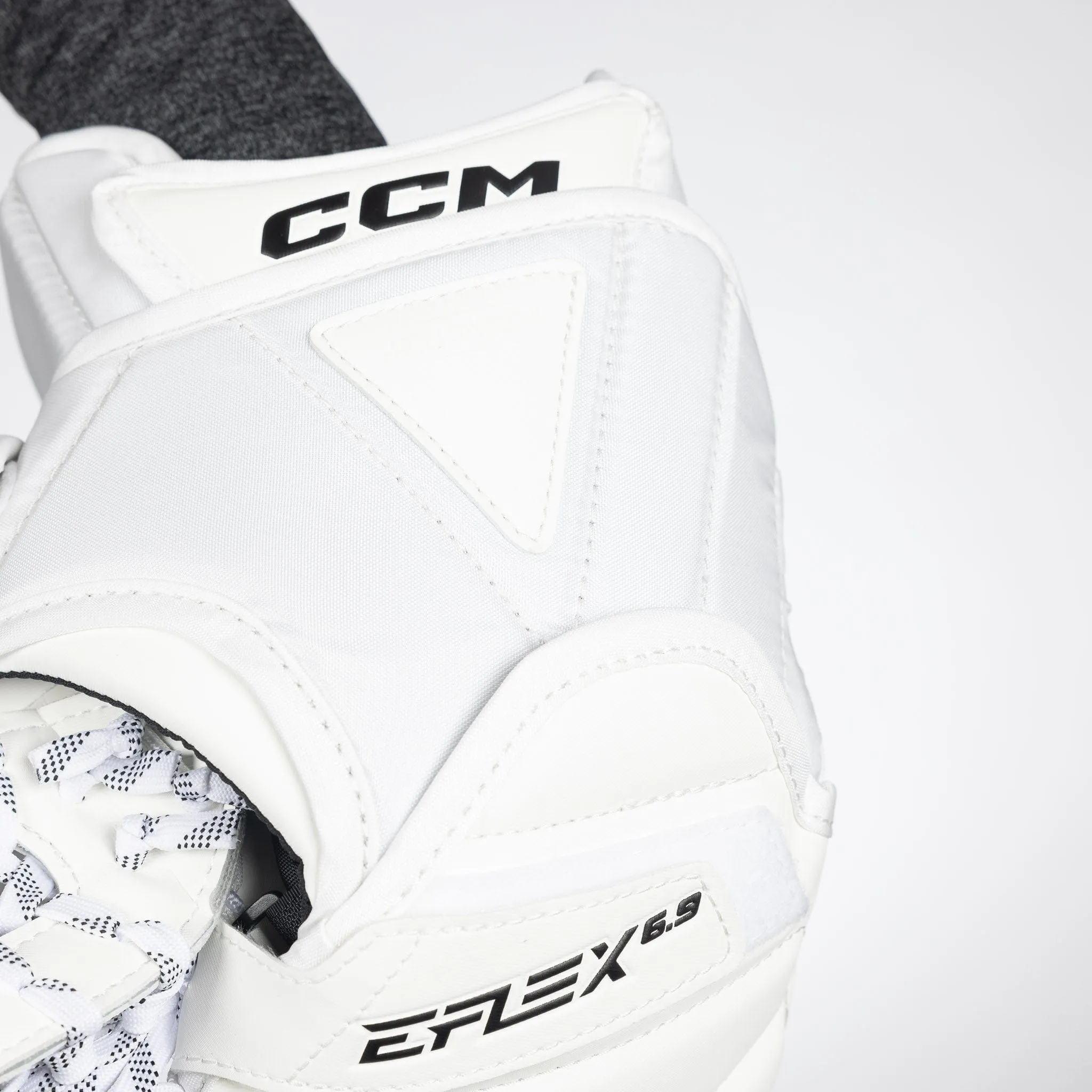 CCM Extreme Flex E6.9 Intermediate Goalie Catcher - Source Exclusive