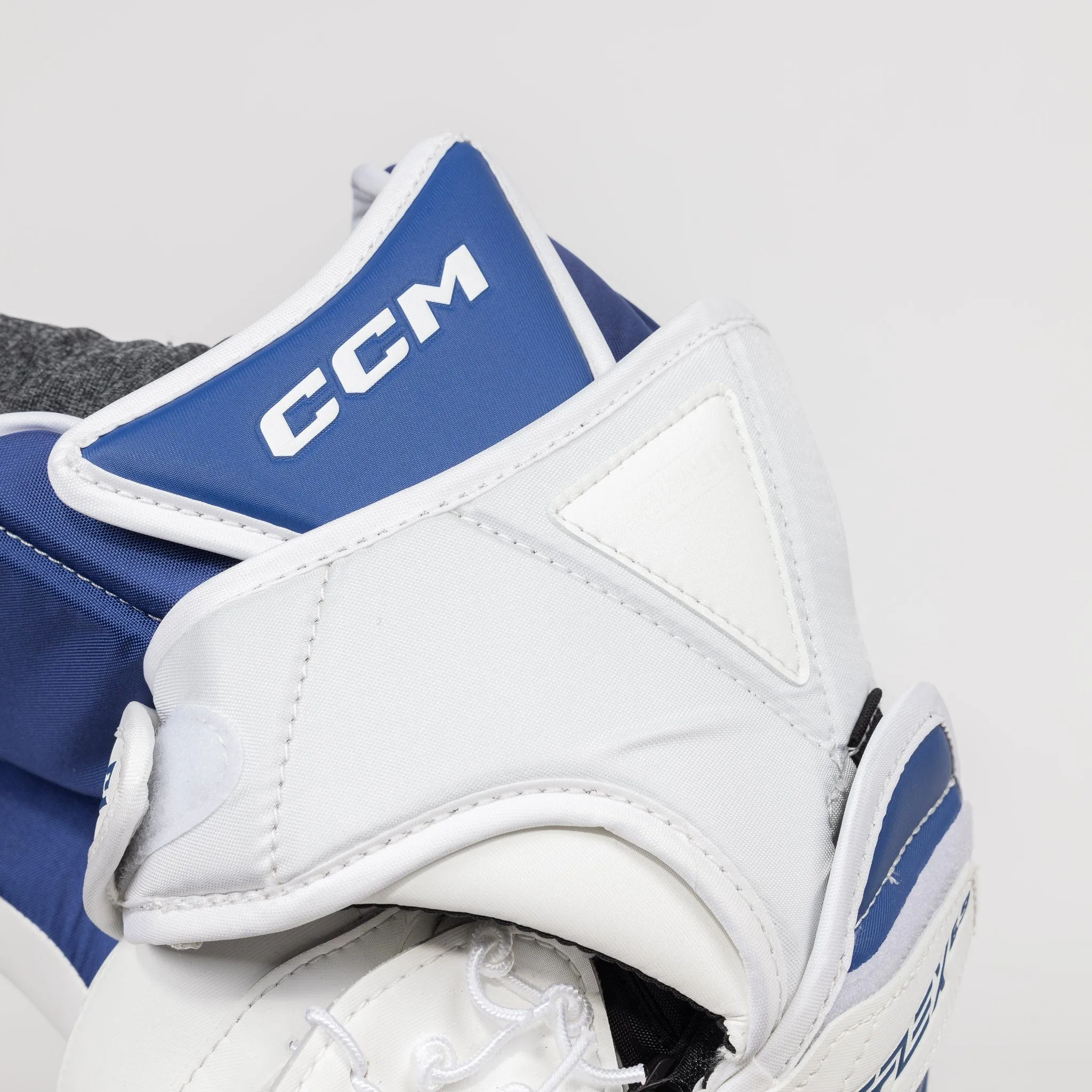 CCM Extreme Flex E6.9 Senior Goalie Catcher
