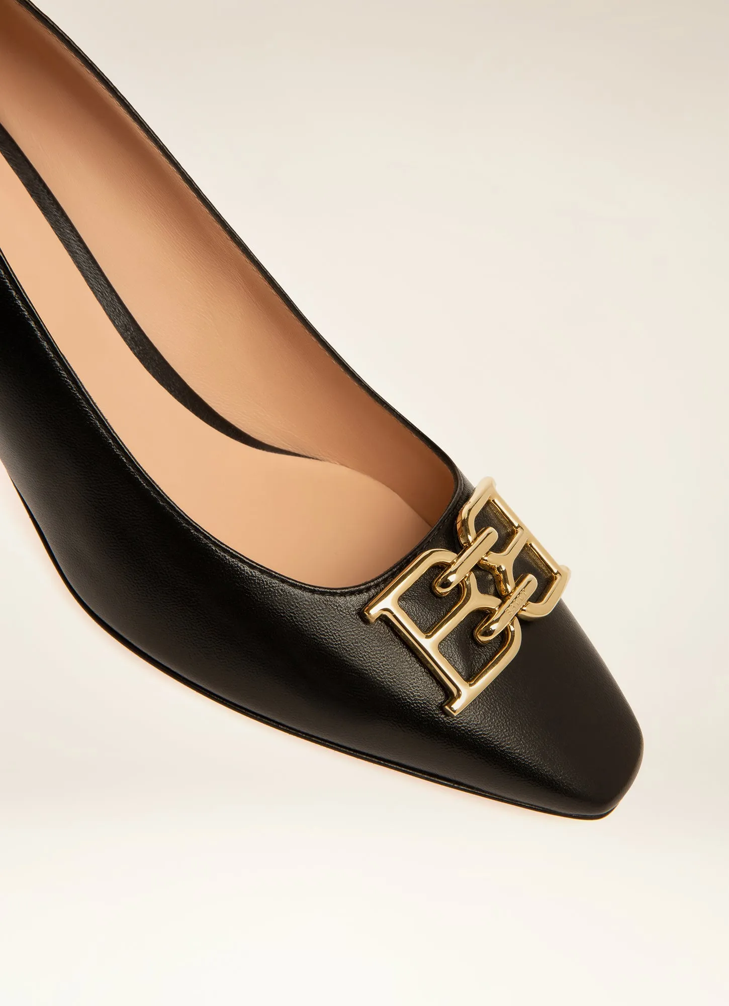 Evanca 45 in Black - Leather Pump Shoes