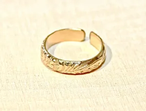 Gold Toe Ring with Organic Nature Themese