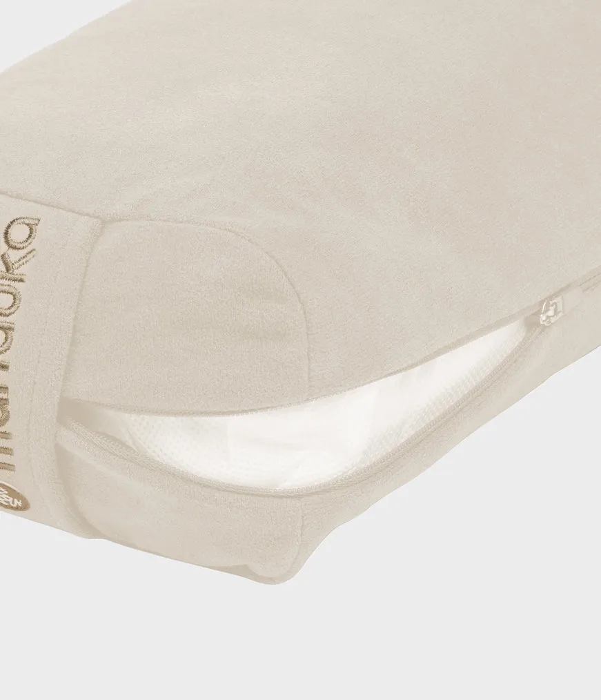 Manduka enlight® Lean bolster - Sand