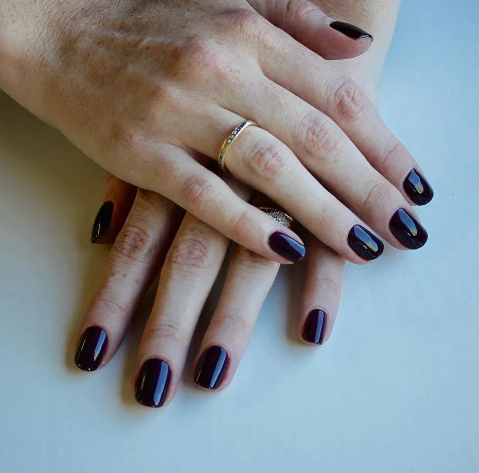 NO.2031 BLACK AUBERGINE NAIL POLISH