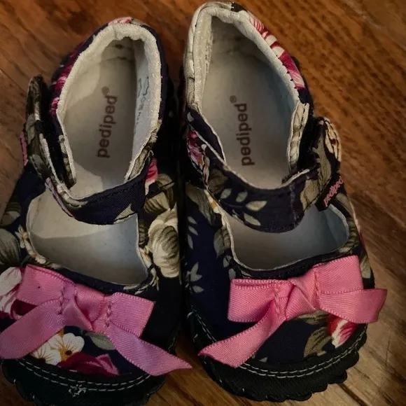 Pediped Floral With A Bow Shoes 6-12 Months