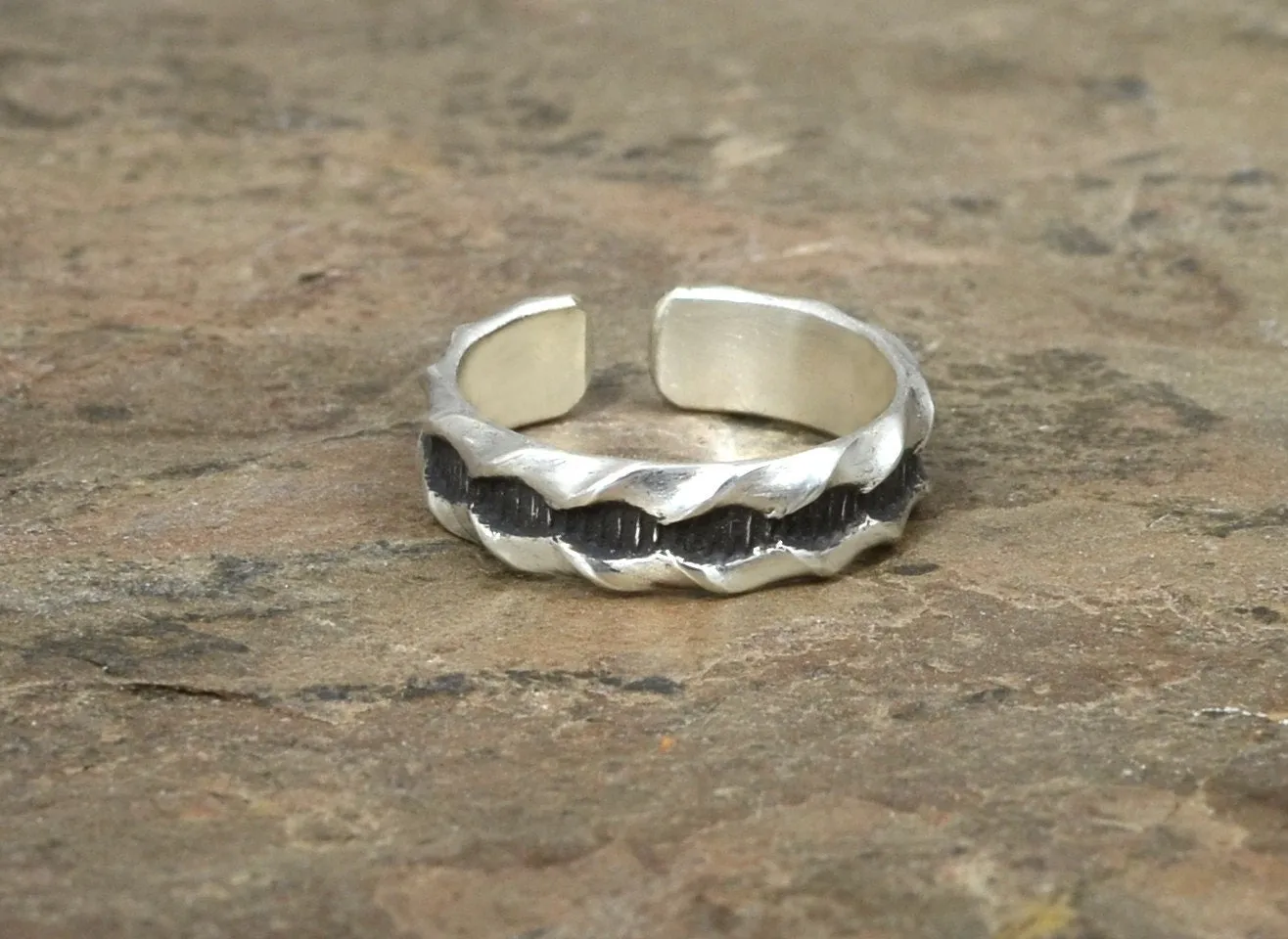 Sterling Silver Toe Ring with twisting grooves - toetally groovy
