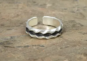 Sterling Silver Toe Ring with twisting grooves - toetally groovy