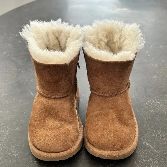 UGG Kids Mini Bailey Bow II Boots Size 9