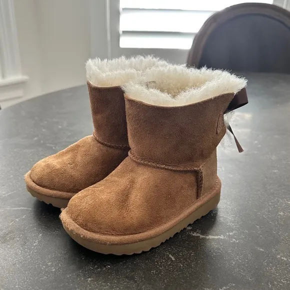 UGG Kids Mini Bailey Bow II Boots Size 9