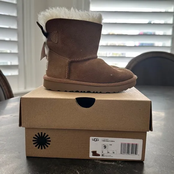UGG Kids Mini Bailey Bow II Boots Size 9