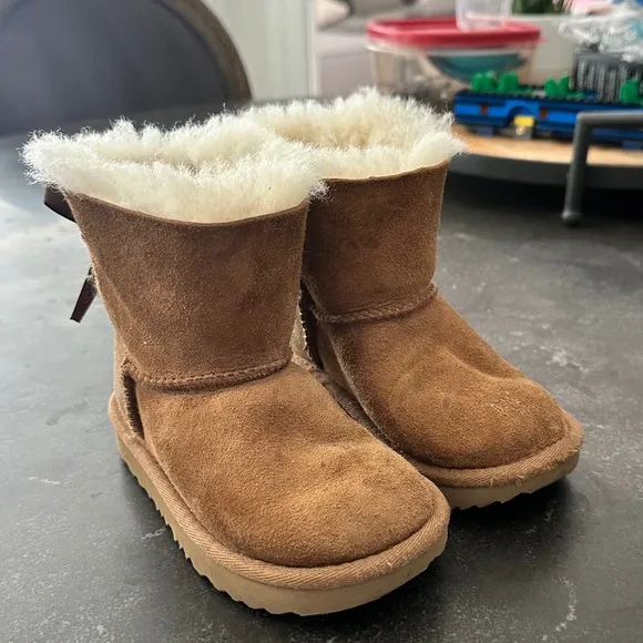 UGG Kids Mini Bailey Bow II Boots Size 9