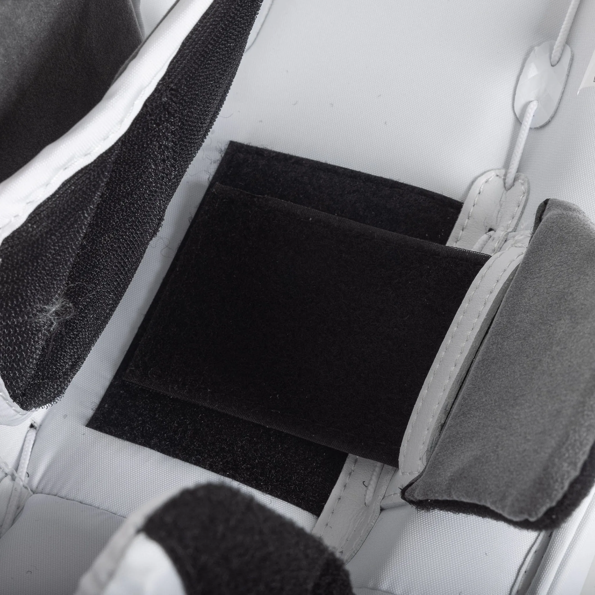 Vaughn Velocity V10 Intermediate Goalie Leg Pads